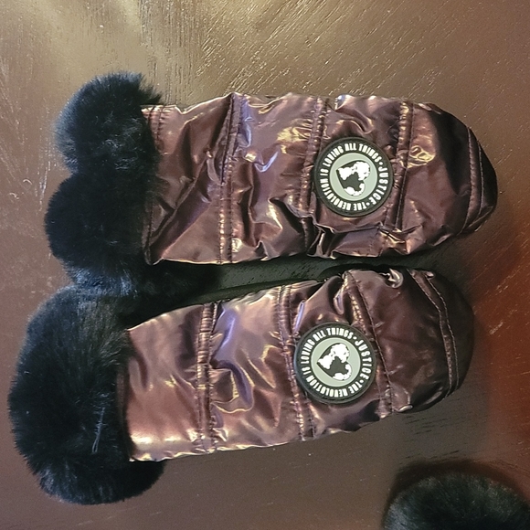 Matching Hat, Scarf and Gloves set - Picture 3 of 13